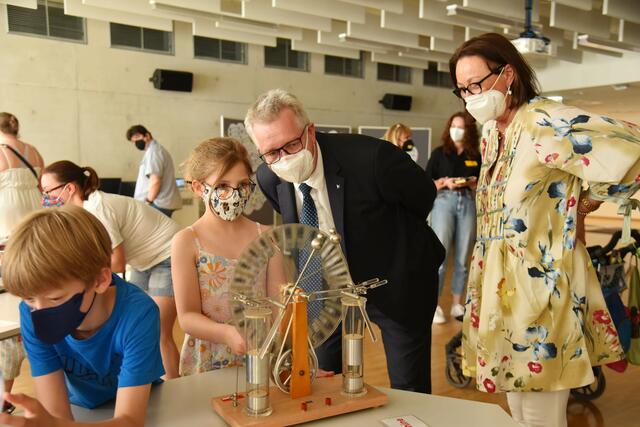 Im Rahmen der Langen Nacht wurden Einblicke in die laufende Arbeit an der Bildungseinrichtung gewährt.  | Foto: Baden Media