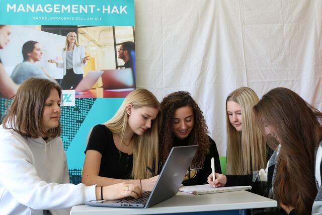 Die Finalteilnehmerinnen aus der HAK Zell am See | Foto: hakzell