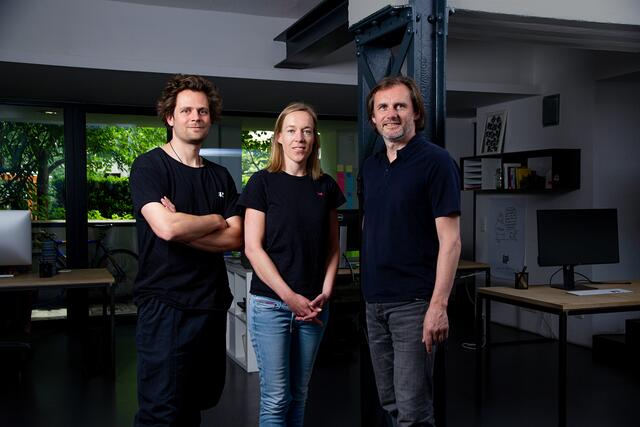 Von links: Ino Karning (Geschäftsführung), Maggie Felgenhauer (Kreation), Andreas Karlhuber (Beratung) von Fredmansky freuen sich über die Auszeichnungen. | Foto: Fredmansky