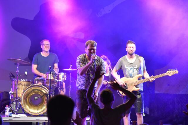 Die Gruppe zeigte sich sichtlich erfreut über die Möglichkeit – nach coronabedingten Pausen – wieder in gewohnter Art und Manier auftreten zu können.  | Foto: Barbara Fluckinger