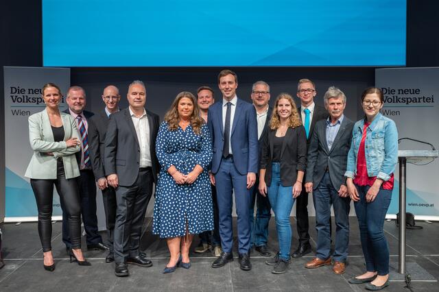 Das neue Team der ÖVP Favoriten rund um Nico Marchetti (Mitte). | Foto: Louis Frycer