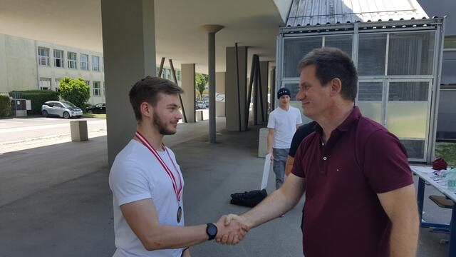 Ehrung unseres "Last man standing" Niklas Müller durch IM Zoran Velickovic