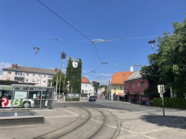 Der Andritzer Hauptplatz steht im Zentrum der Diskussionen um eine Grüne Meile in Andritz. Jetzt nehmen die Planungen hierzu erste Konturen an, für die Umsetzung steht 2024/2025 im Raum.  | Foto: MeinBezirk.at