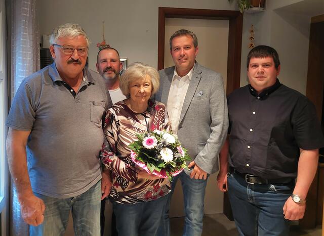 Rudolf und Hermine Schlögl, seitens der ÖVP Steinbach Jürgen Frühstück, Bürgermeister Ewald Bürger und Ortsvorsteher Stefan Wilfinger.  | Foto: Gemeindeamt Pilgersdorf