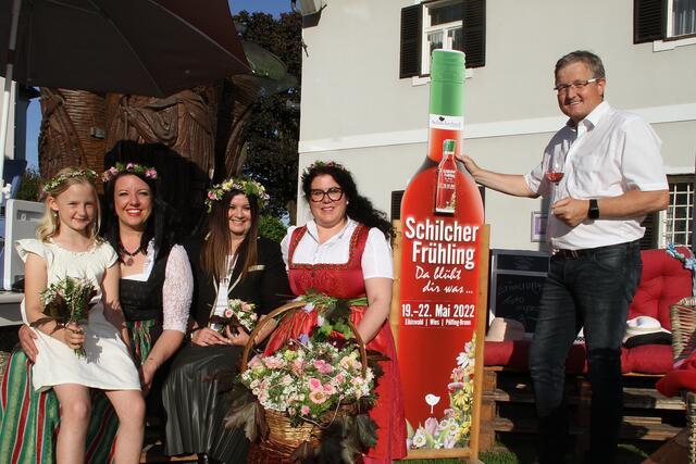 Beim Auftakt zum "Schilcherfrühling 2022" sah man nur fröhliche Gesichter. | Foto: Josef Fürbass