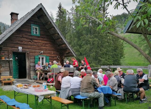 Stimmungsvoller Saisonstart auf der Untergeyer Hütte in Spital am Pyhrn | Foto: Kampenhuber/Privat