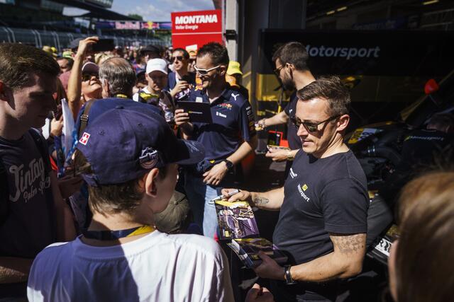 Christian Klien stand für Autogramme bereit. | Foto: RB/Platzer