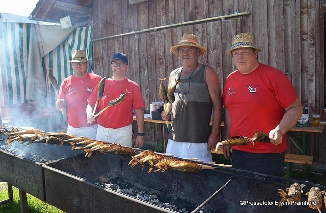 780 Steckerlfische wurden in March an einem Wochenende gegrillt. 