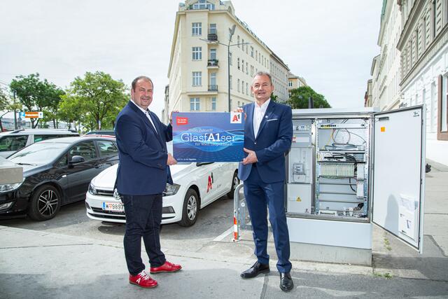 Alexander Nikolai (SPÖ) und A1-Geschäftsführer Marcus Grausam. | Foto:  APA/Juhasz