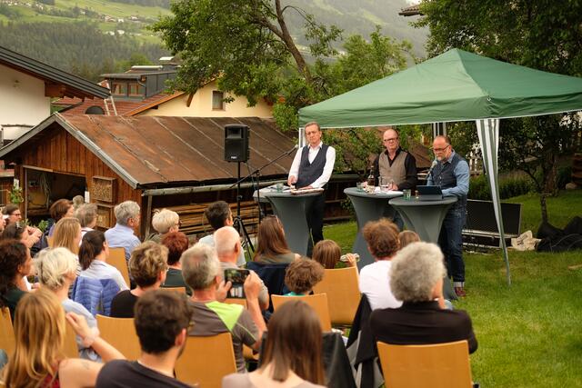 Old Lügenbold - szenische Lesung im Bang-ART-li mit Markus Linder, Edi Jäger und Uli Brée.  | Foto: Max Moschen 