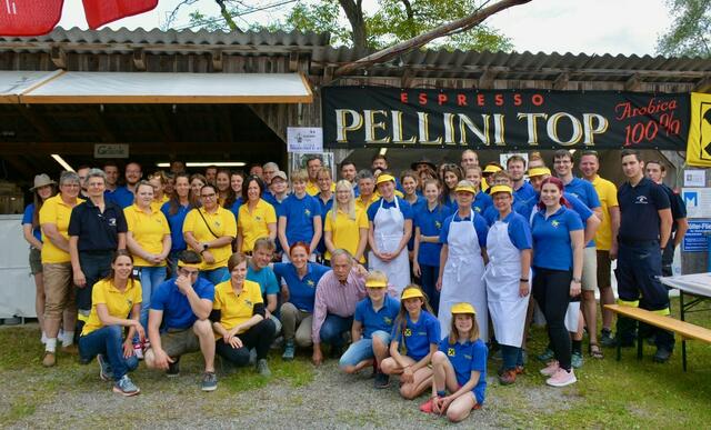 Aus dem Archiv: Die Trachtenmusikkapelle freut sich, endlich wieder das Hundsdorfer Straßenfest feiern zu können. | Foto: Trachtenmusikkapelle
