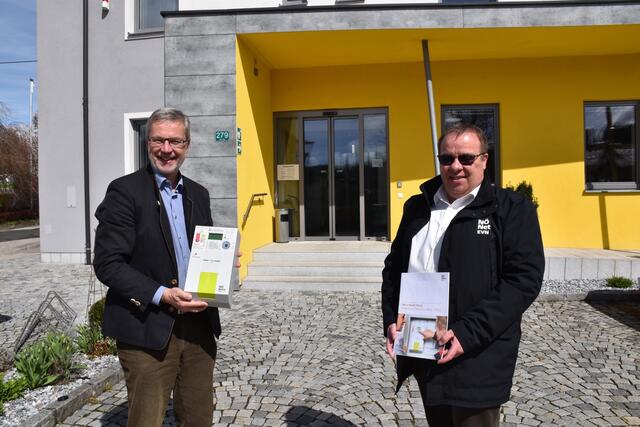 Biberbach: Bürgermeister Friedrich Hinterleitner und Karl Peter, Leiter des Netz NÖ Service Centers Waidhofen/Ybbs | Foto: Netz NÖ/Rumpler