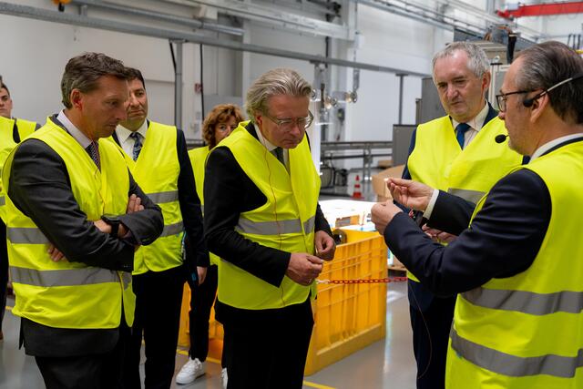 LAbg. Andreas Kinsky, LR Drexler und StM Schmidt bei der Betriebsbesichtigung bei Rosendahl Nextrom in Pischelsdorf. | Foto: Land Steiermark