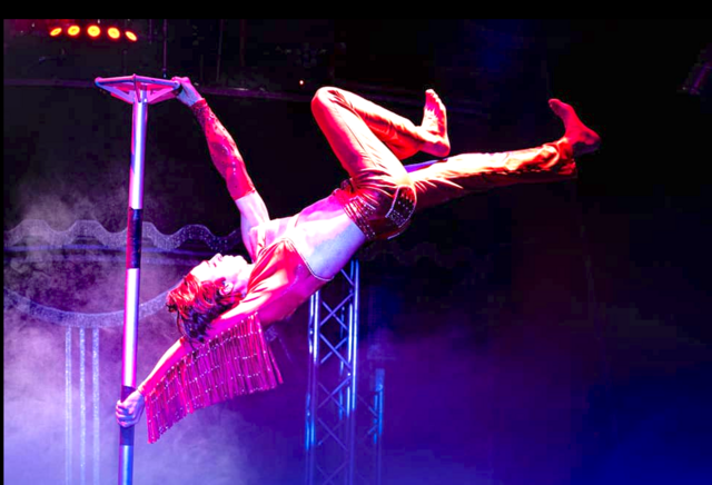 Atemberaubende Artistik – im Bild Steve Alessandrini – sorgt für spannende Acts im Circuszelt. Das Programm unterhält die ganze Familie. | Foto: Circus Frankello