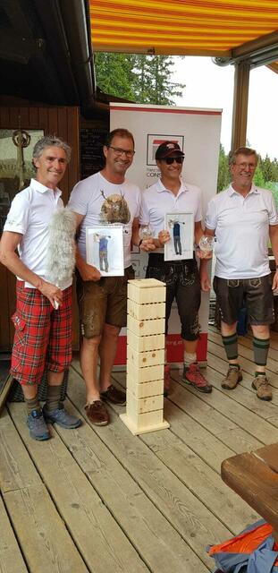Die Sieger: Wolfgang Tammegger mit Partner Thomas Mark flankiert von den "Ober-Greenviehs" Bernie D´Angelo und Walter Müller. | Foto: Privat