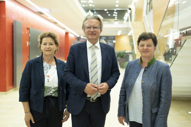 Vor der Regionalkonferenz im Veranstaltungszentrum Krieglach: Ursula Lackner, Christopher Drexler und "Hausherrin" Regina Schrittwieser. | Foto: Nikola Milatovic