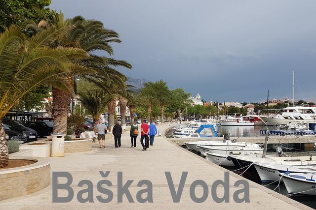 Ein Spaziergang am Fuße des Biokovo-Gebirges.