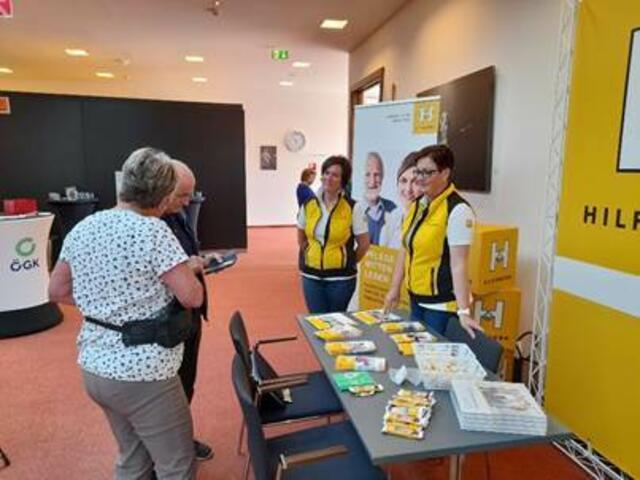 Das Team des Hilfswerk Salzburg hat beim "Gedächtnistag" in Saalfelden über Altersvergesslichkeit und Demenz beraten. | Foto: Hilfswerk Salzburg