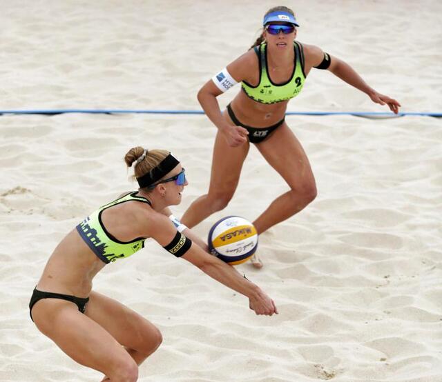 Dorina und Ronja Klinger (v.l.) mussten in der Hitze von Madrid alles geben. | Foto: FIVB