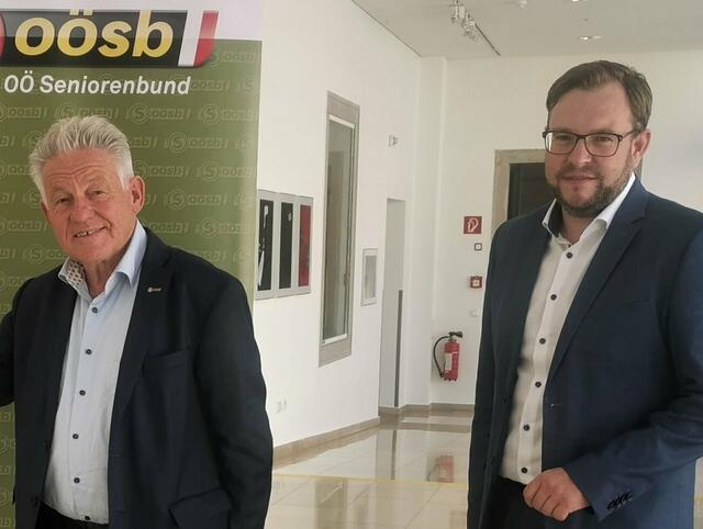 Alt-Landeshauptmann Josef Pühringer und Bundesrats-Abgeordneter Franz Ebner leiten als Obmann und Geschäftsführer sowohl die Geschicke des Vereins OÖ Seniorenbund als auch der ÖVP-Teilorganisation. | Foto: OÖ Seniorenbund