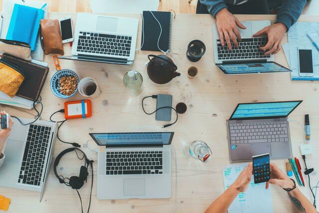 Die zunehmende Digitalisierung in der Arbeitswelt wird zu einer immer größeren Herausforderung für viele Arbeitnehmer. | Foto: unsplash