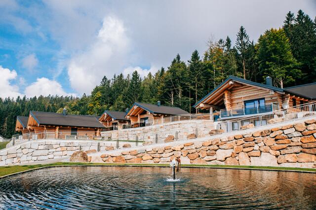 Drei Suiten und fünf freistehende Chalets bieten einen einzigartigen Rückzugsort. Die Chalets sind nur für Erwachsene. | Foto: Blockhausen Luxus Chalets