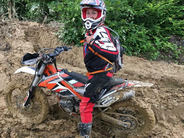 Nichts für schwache Nerven: Manuela Marbler liebt das Abenteuer auf zwei Rädern mit ihrer Enduro. | Foto: privat