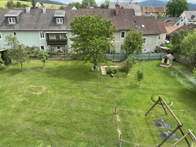 Blick in den Garten, der bereits vergrößert wurde.