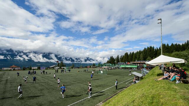 Das Waldstadion Sistrans ist am 5. Juni 2022 Schauplatz der zehnten Auflage des Charity-Turniers "Benekickt'z". | Foto: © Verein Benekickt'z