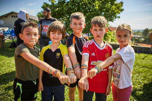 Auf die Plätze, fertig, los: 74 Kinder der Volksschule in Großrust beteiligten sich vergangenen Freitag am Caritas LaufWunder zugunsten der Ukraine. | Foto: Franz Gleiss