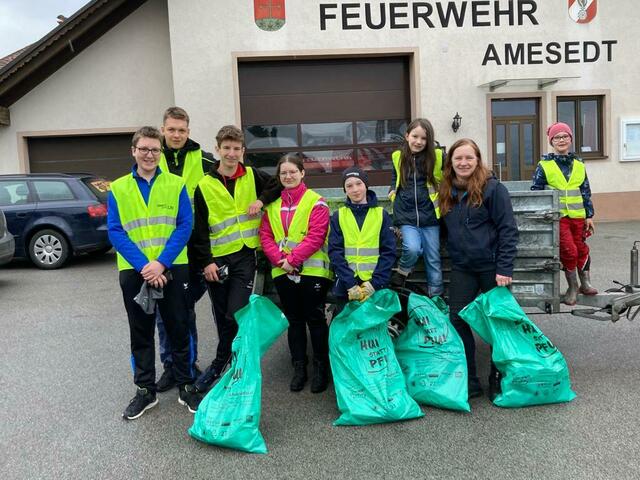 Die FF Amesedt mit den fleißigen Helfern. | Foto: Gemeinde Pfarrkirchen