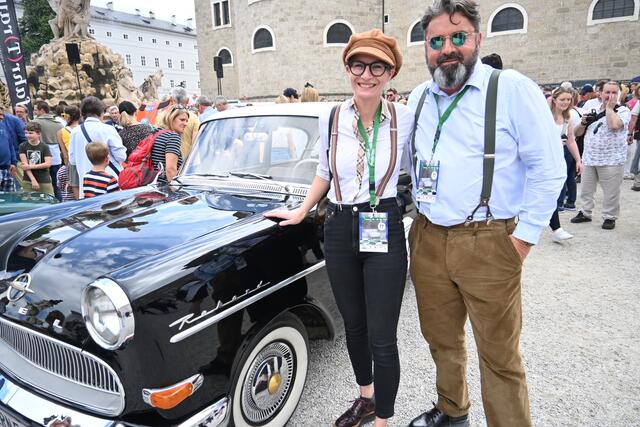 Sternbräu on the road: die beiden Geschäftsführer vom Sternbräu, Eva Burgstaller und Harald Kratzer, nahmen mit ihren Opel an der Stadtwertung Teil.  | Foto: Martin Schöndorfer, 2022