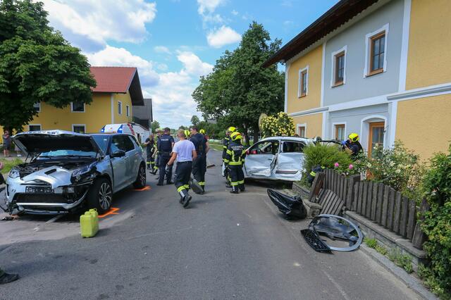 Unfall mit eingeklemmter Person in Weng.  | Foto: Pressefoto Scharinger