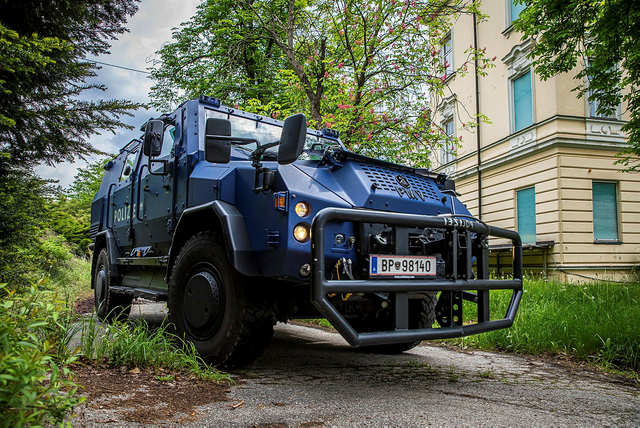 Auch das gepanzerte Einsatzfahrzeug „Survivor“ des EKO Cobra war bei der Einsatzübung in Kindberg im Einsatz. | Foto: BMI
