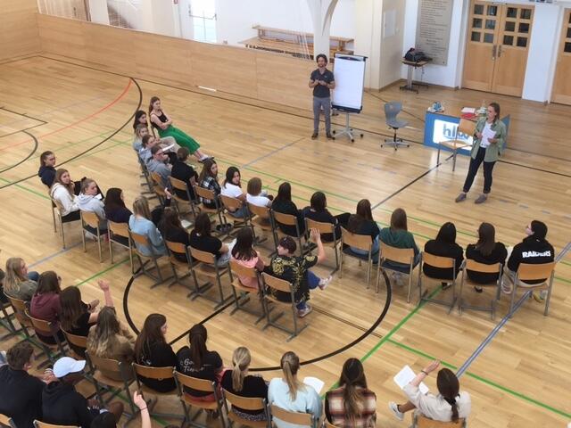 Vortrag von der Fachstelle Selbstbewusst Salzburg an der HLW Wolfgangsee. | Foto: HLW Wolfgangsee