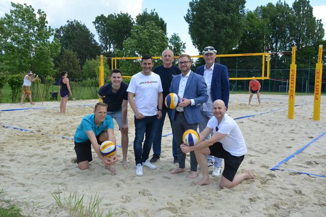 Sektionsleiter Volleyball Marcus Heindl, Volleyball Beirat Christoph Graf, Christoph Gahr, Sportunion Vizepräsident Gerhard Öhler, Bürgermeister Erich Stubenvoll, Sportstadtrat Florian Ladengruber und 
Volleyball Beirat Benedikt Schultes

