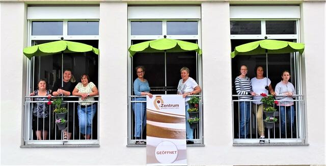 Das Team des Keramikmalcafes im Zentrum von Bad Ischl freut sich darauf, ab 7. Juni wieder Gäste empfangen zu können. | Foto: Lebenshilfe OÖ