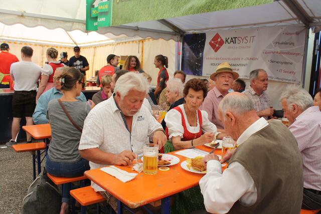 Die Feuerwehr Mining lädt zum Mittagessen ein. | Foto: Feuerwehr Mining