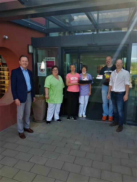 Zu Besuch im Caritas Sozialzentrum Haus Lisa Deutschkreutz: Nikolaus Berlakovich, Sandra Schuster, Timea Horvath, Lilla Haraszti, Laszlo Szeli, Björn Förster (v.l.). | Foto: Volkspartei Mittelburgenland