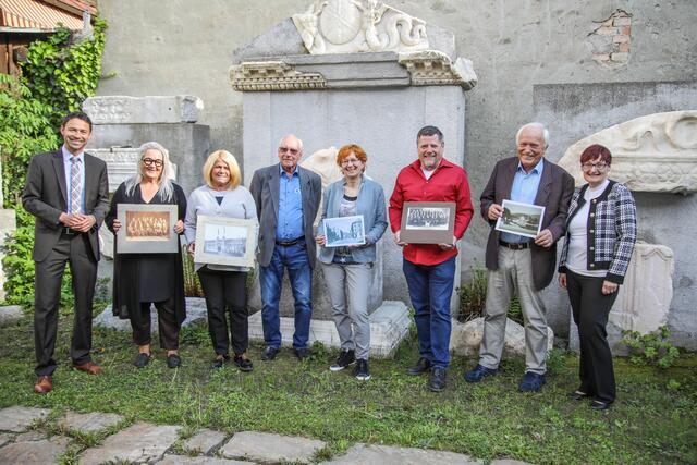 Andreas Kuchler, Gerda Sandriesser und die Topothekare. | Foto: Schurian Martina 