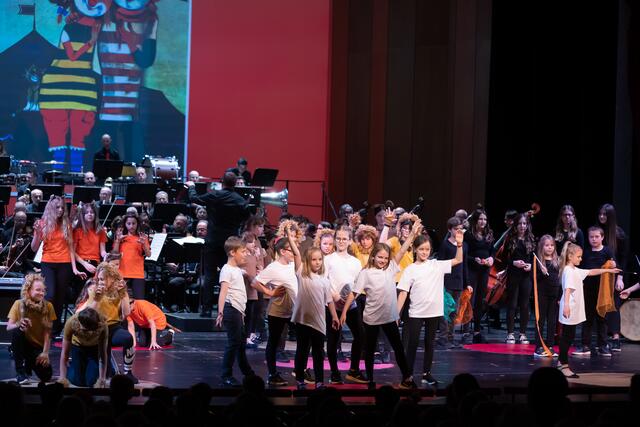 Die Bärnbacher Musikschüler:innen durften auch szenisch bei den Aufführungen mitwirken. | Foto: Oper Graz/Oliver Wolf