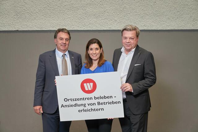 WBNÖ Landesobmann WKNÖ Präsident Wolfgang Ecker, WBNÖ Spitzenfunktionärin und WKNÖ Vizepräsidentin Nina Stift und WBNÖ Direktor Harald Servus fordern ein Maßnahmen-Paket für Ortszentren.  | Foto: WBNOE/Monihart