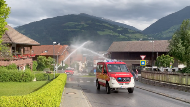 Der neue Mannschaftstransporter steht bereits im Dienst.  | Foto: FF Fritzens