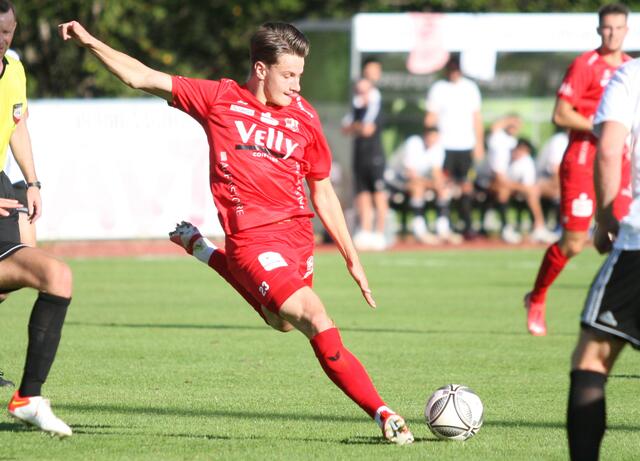 Stefan Lorenz schnürte beim 7:1-Sieg in Kufstein einen Doppelpack für den SC Imst. | Foto: sportszene.tirol/Leitner