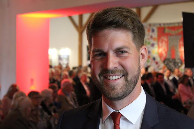 Bgm Christoph Wolf zeigte sich begeistert über die zahlreiche Teilnahme am Festakt  | Foto: Isabell Maron