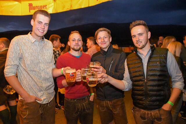 Ein Bierfass nach dem anderen wurde geleert. 