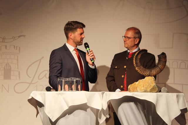 Bgm Christoph Wolf freute sich über den Besuch des Bürgermeisters Erich Stampfer, der Partnergemeinde von Hornstein, Gnesau  | Foto: Isabell Maron