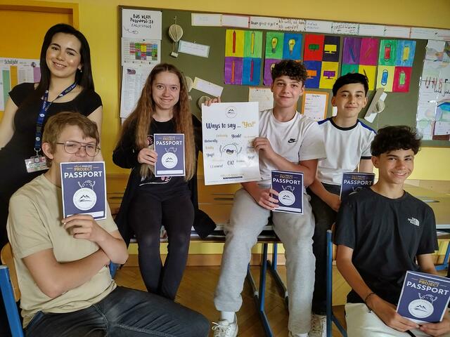 4EK: Native speaker Lujayn Kamoukah, Marc Oberauer, Anna Holzhauser, Niklas Bretterecker, David Djukic, Bilal Celo | Foto: Mittelschule Harland