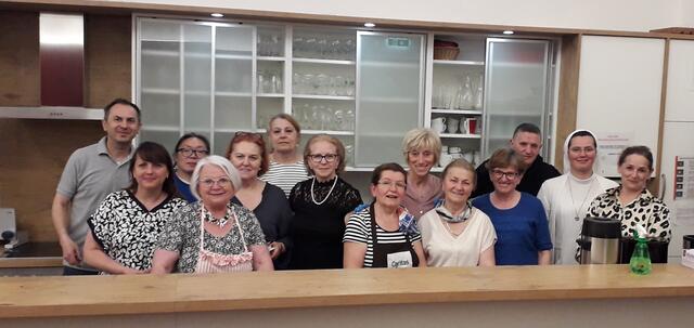 Neben dem Flohmarkt verköstigt die Pfarre auch geflüchtete Menschen aus der Ukraine. | Foto: Pfarre Hildegard Burjan