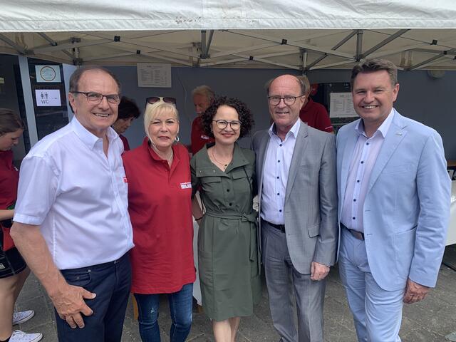 MUBA Obmann Hans Godowitsch (li.) begrüßte viele Ehrengäste wie Bezirkshauptmann Klaus Trummer mit Gattin Elisabeth und Bürgermeister Erich Trummer. | Foto: MUBA 
